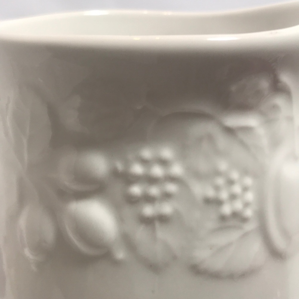Gibson Pitcher - Picture 3 of 6